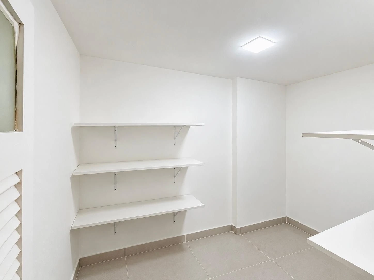 Washing machine in a 3-bedroom apartment, 401 m² — photo 42