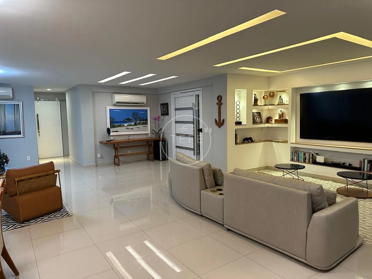 House for rent with 5 suites and 290 m² — photo 12