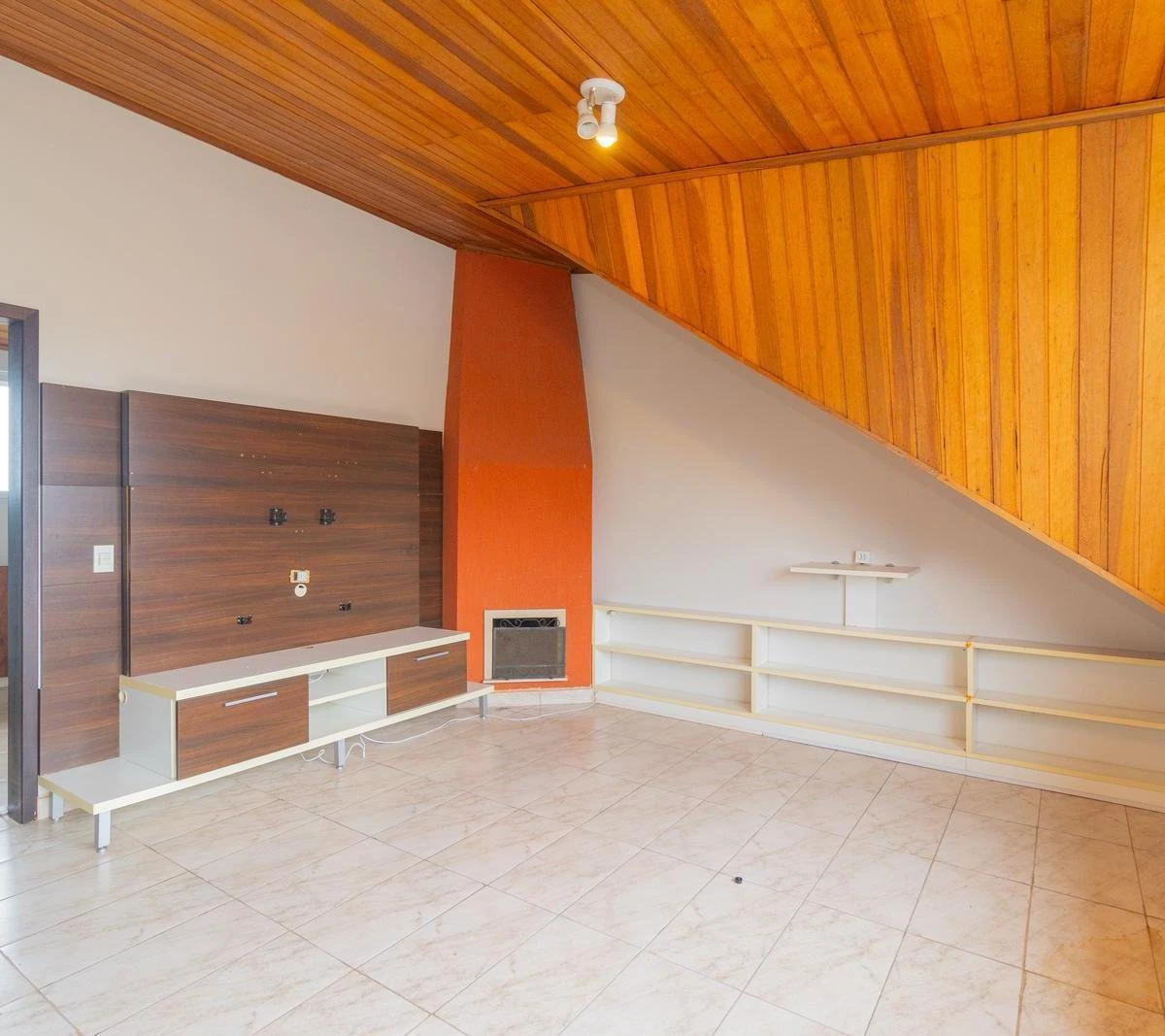 180 m² house with a home office and a bathtub — photo 30