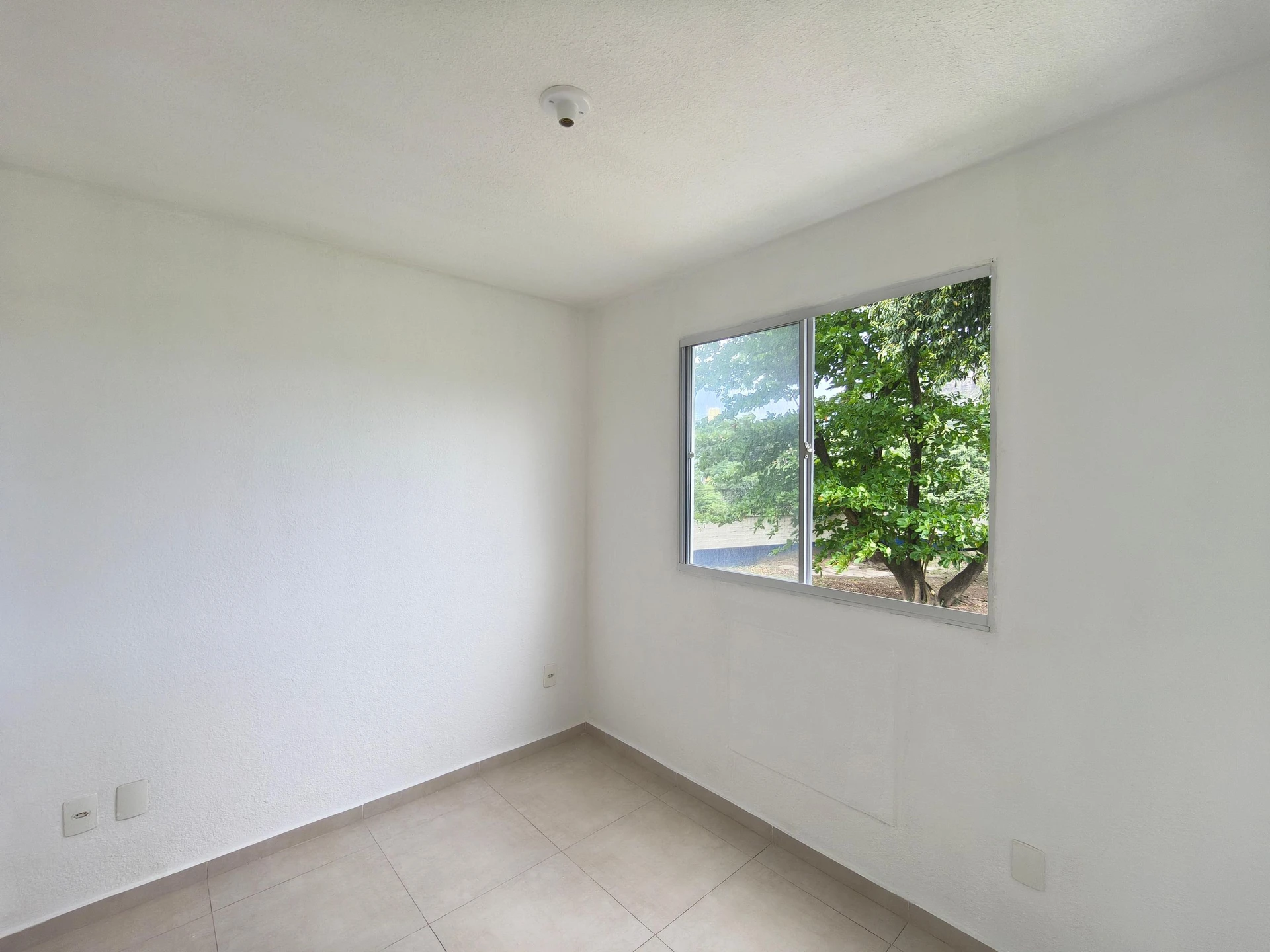 2-bedroom apartment with 1 parking space and 1 bath — photo 40