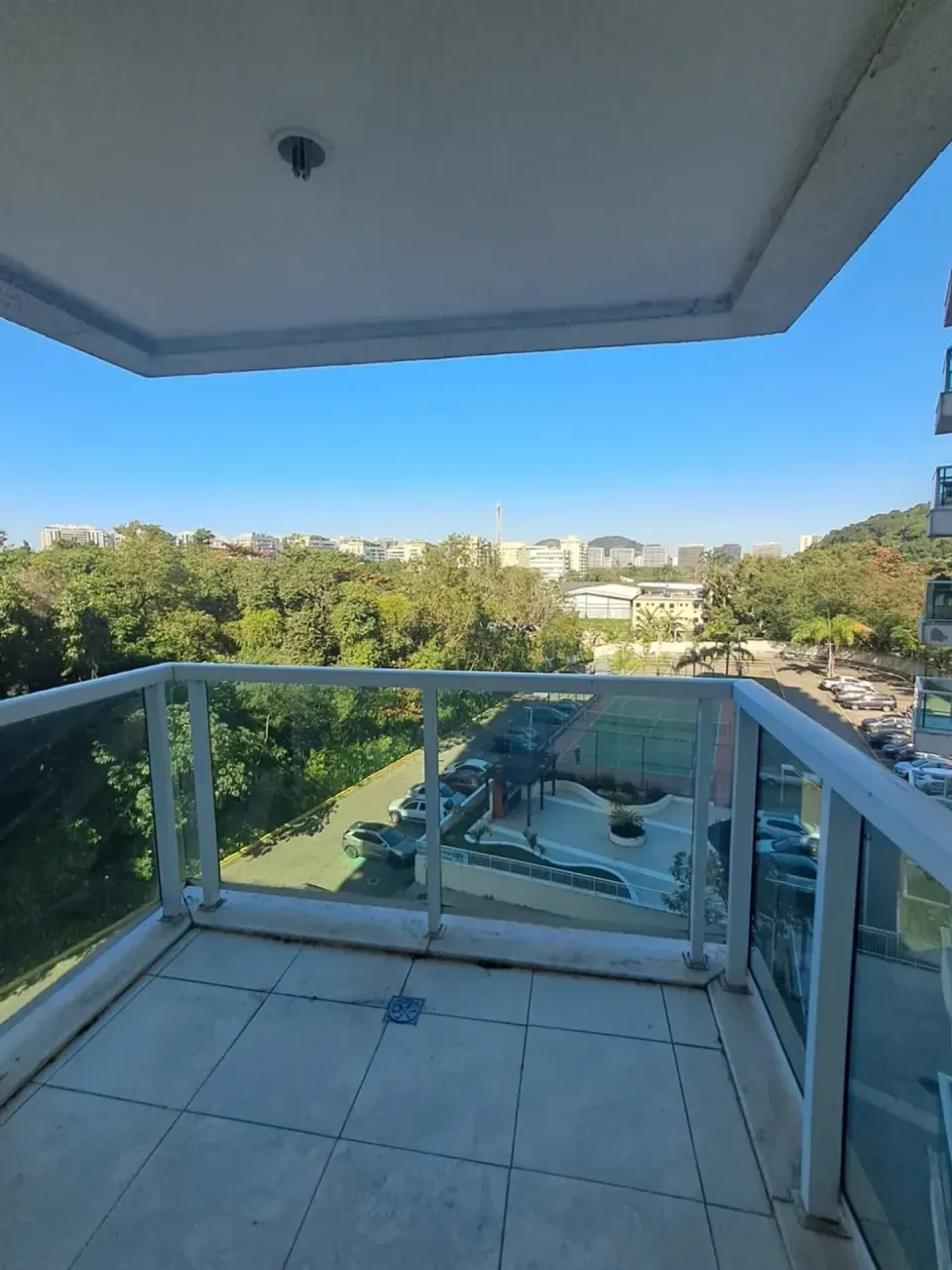 Furnished 2-bedroom apartment with 2 bathrooms — photo 17