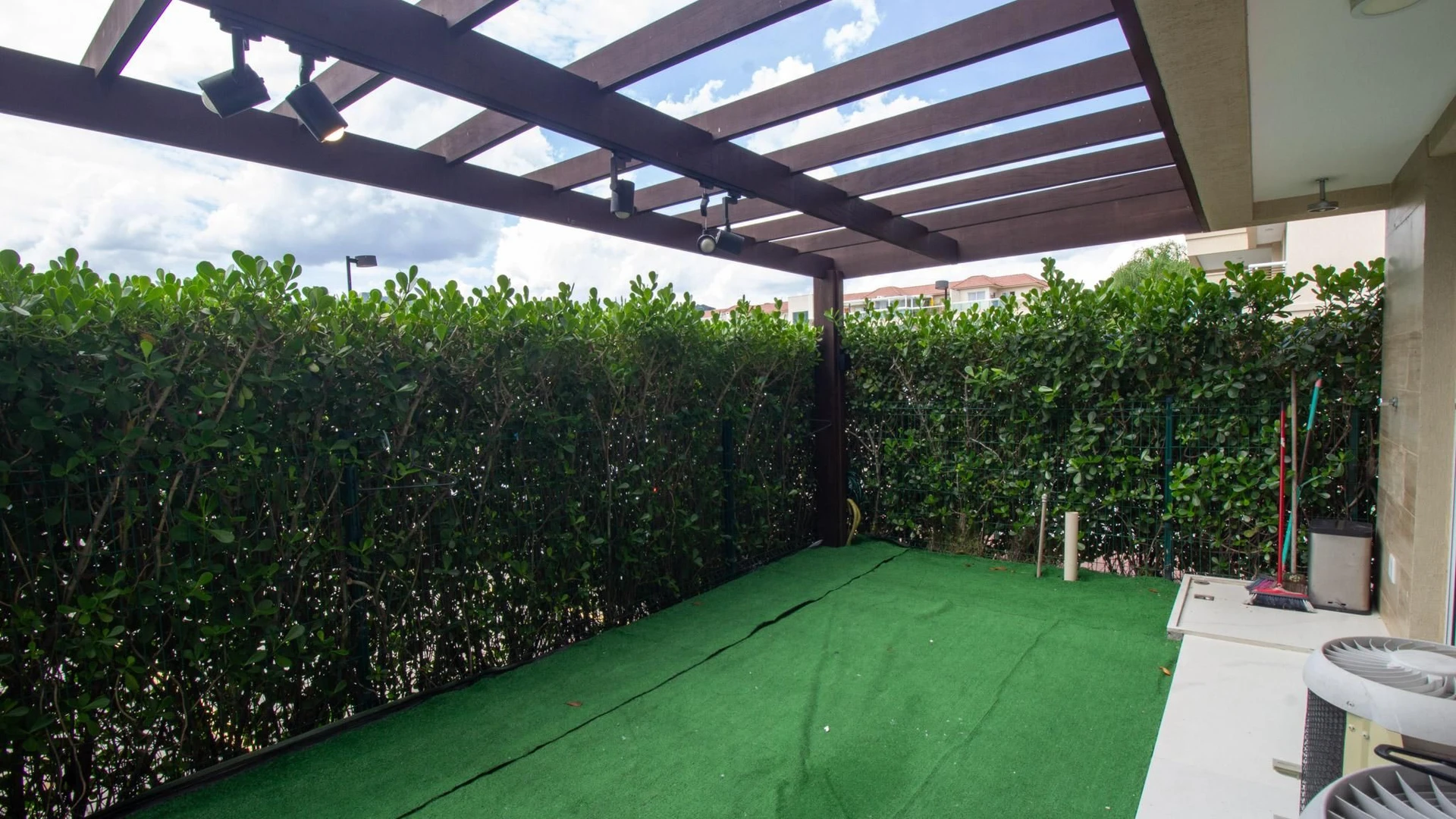 Casa de 3 dormitorios con balcón cerrado con vidrio — photo 3
