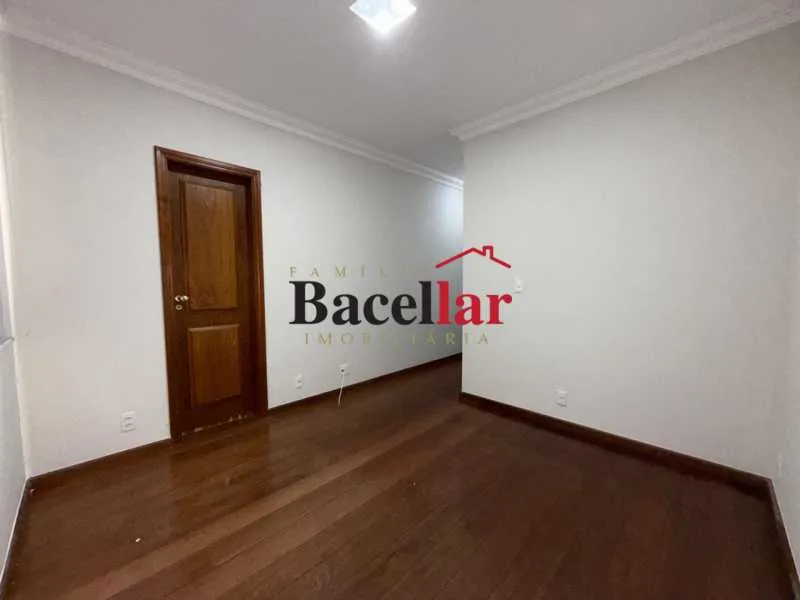 Apartment with a closed kitchen and 4 bedrooms — photo 16