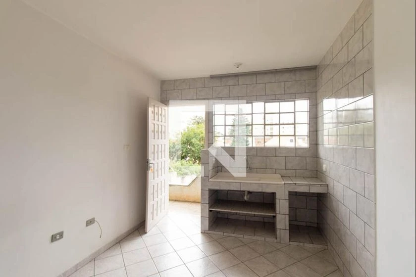 Unfurnished studio rental with 1 bedroom and private kitchen — photo 2