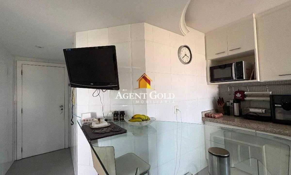 4-bedroom apartment in a building with a sauna — photo 20