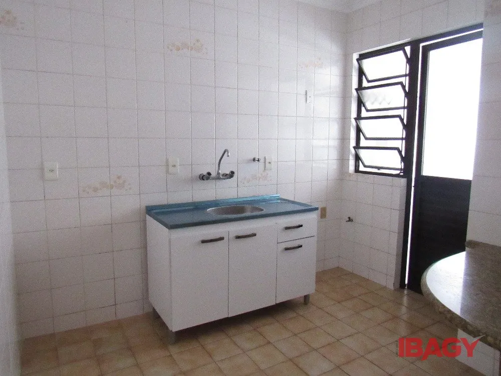 Apartment, 65 m², with a glass-enclosed balcony — photo 15