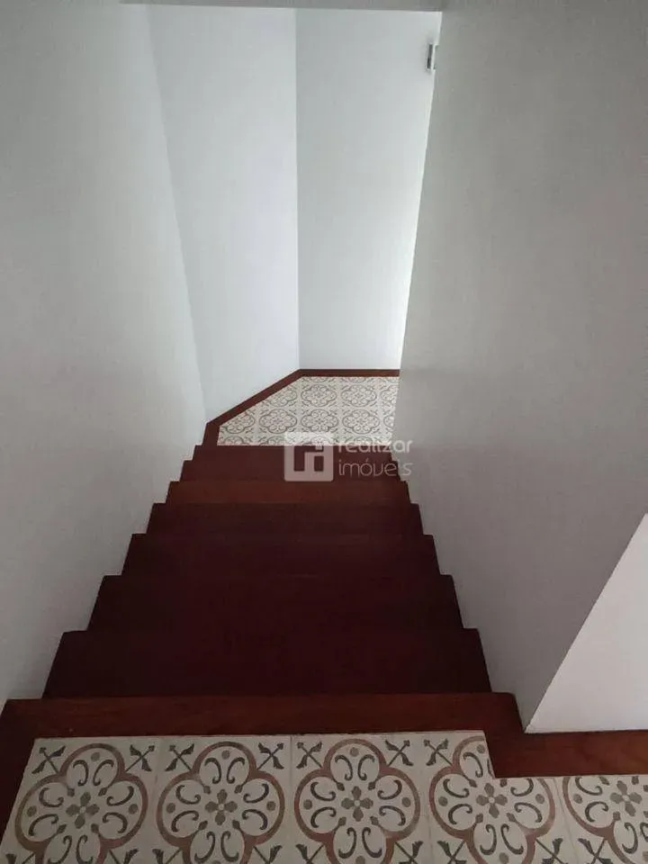 Casa con 4 dormitorios en suite y ventanales del suelo al techo — photo 17