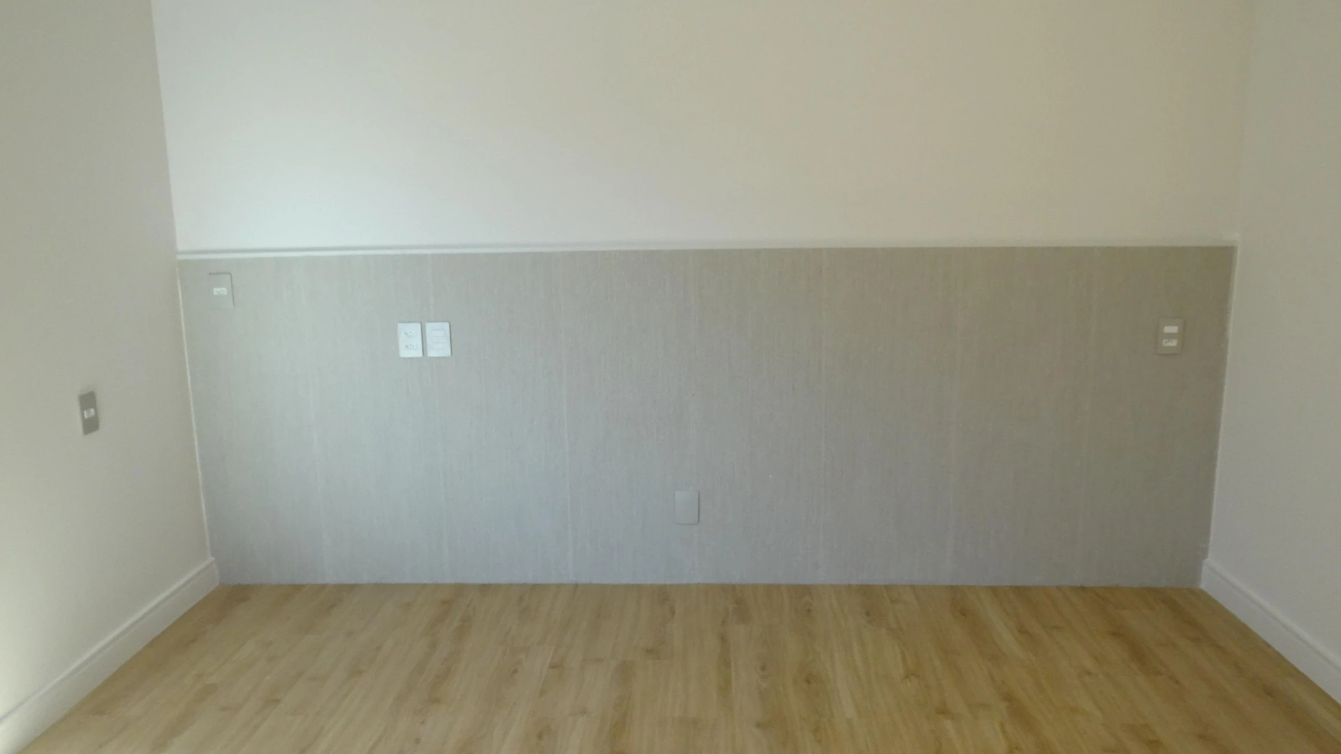 Casa de 384 m² com janelas do piso ao teto e varanda gourmet — photo 120