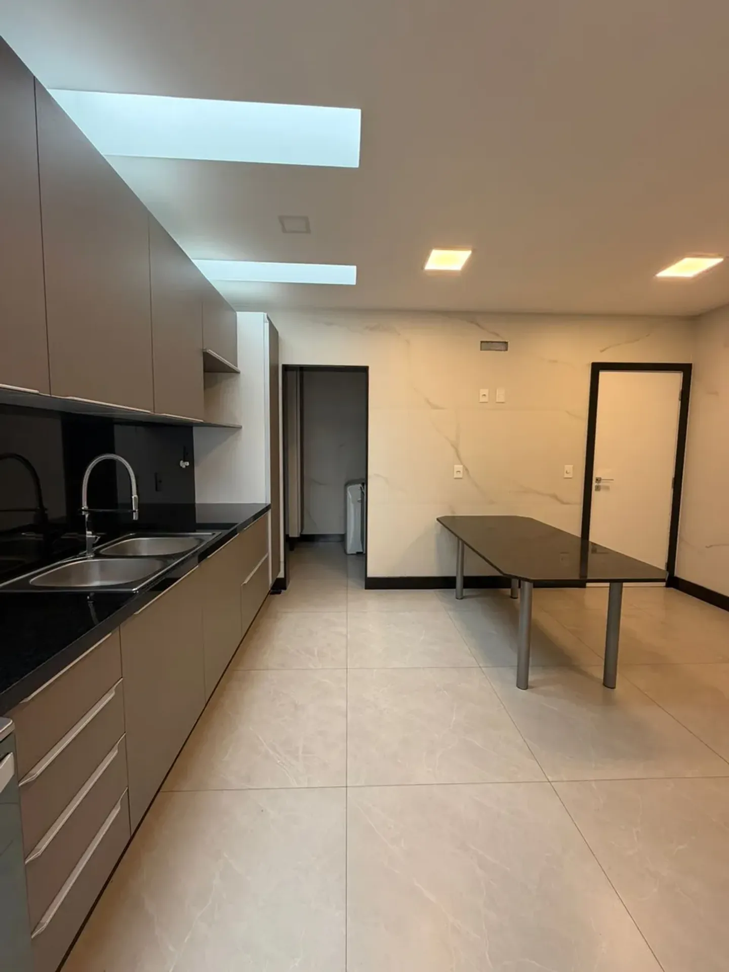 Rental house with 4 bedrooms, 5 baths and 360 m² — photo 17