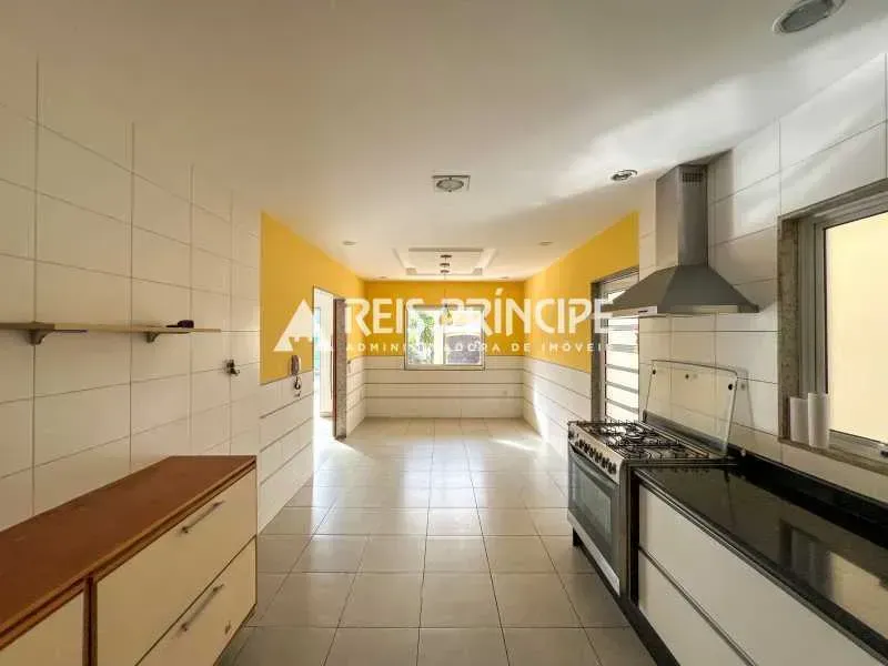 House with 4 bedrooms and 5 bathrooms and 5 parking spots — photo 7
