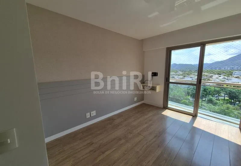 Apartment with 4 bedrooms and a glass balcony — photo 20