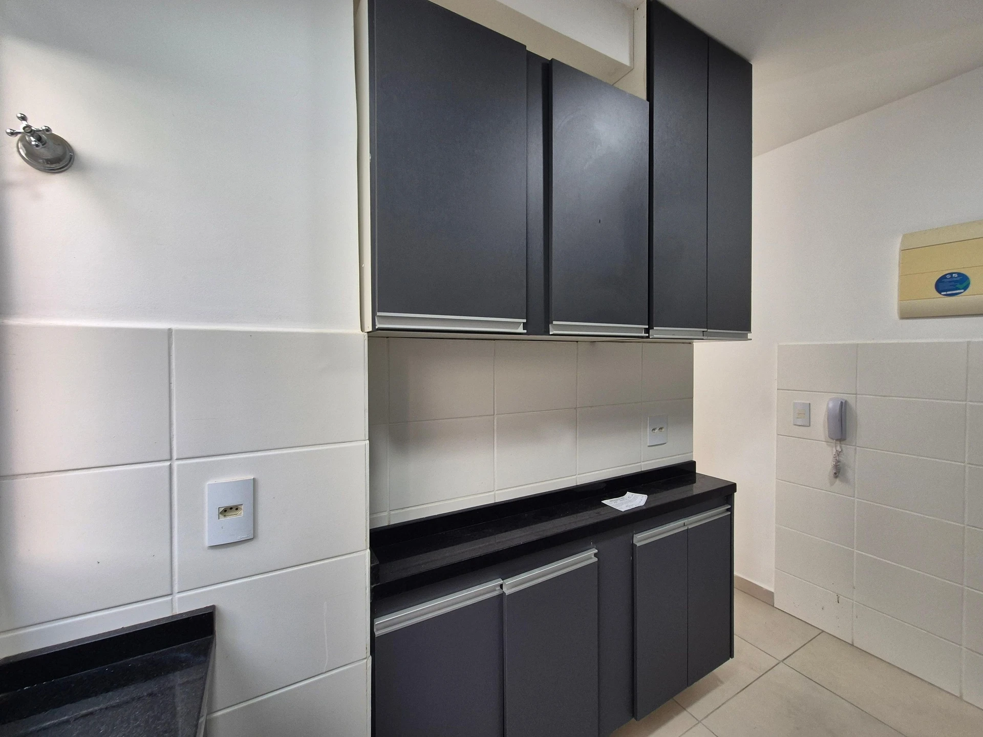 2-bedroom apartment in a building with a gym — photo 29