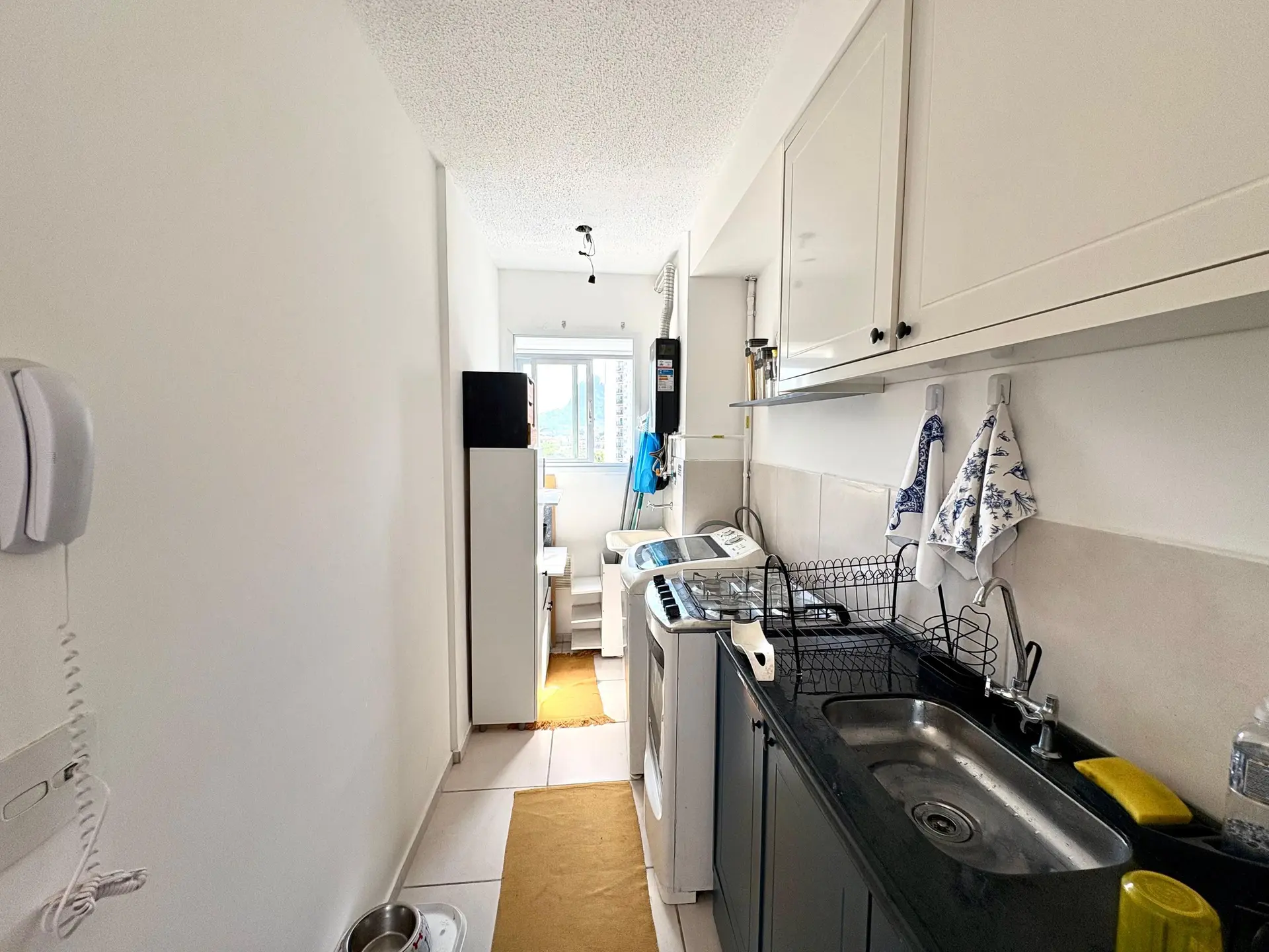 2-bedroom apartment in a building with a gym — photo 3