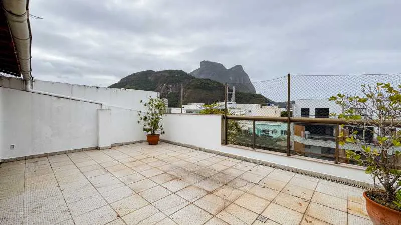 Furnished apartment, 300 m², with a glass-enclosed balcony — photo 13
