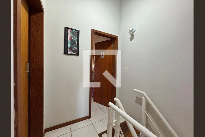 140 m² house with a walk-in closet and a home office — photo 33