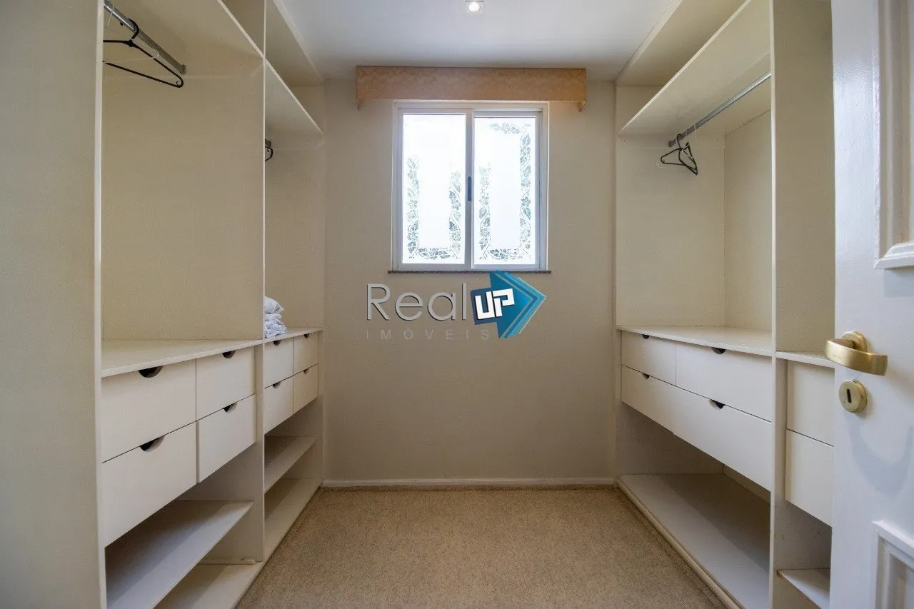 Condominium house with 5 bedrooms and 1081 m² plus laundry — photo 42