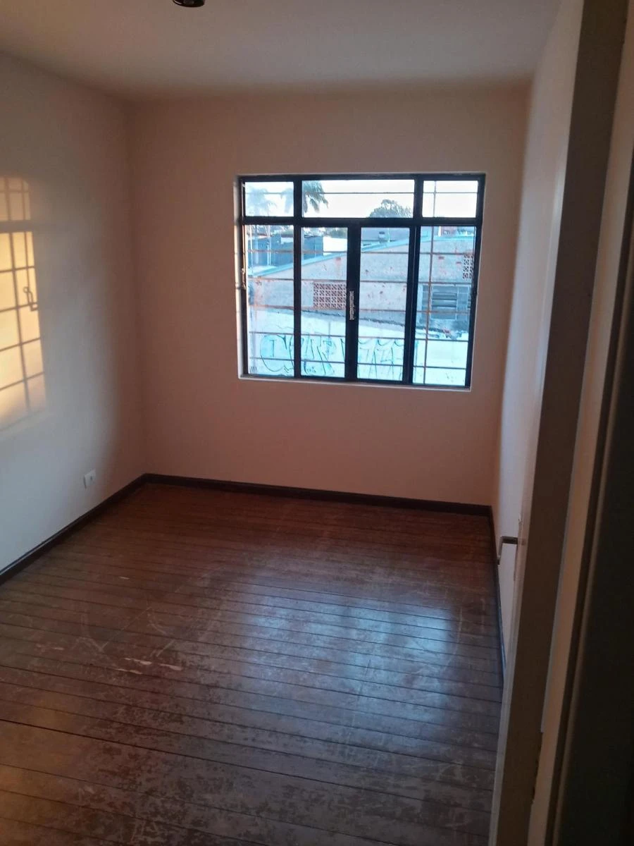 Walk-in closet in a 3-bedroom apartment, 140 m² — photo 12