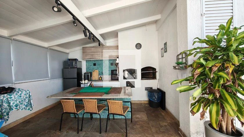 Furnished apartment, 296 m², with a glass-enclosed balcony — photo 4