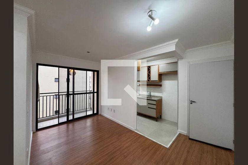 Wood or laminate floors in a 2-bedroom apartment, 55 m²