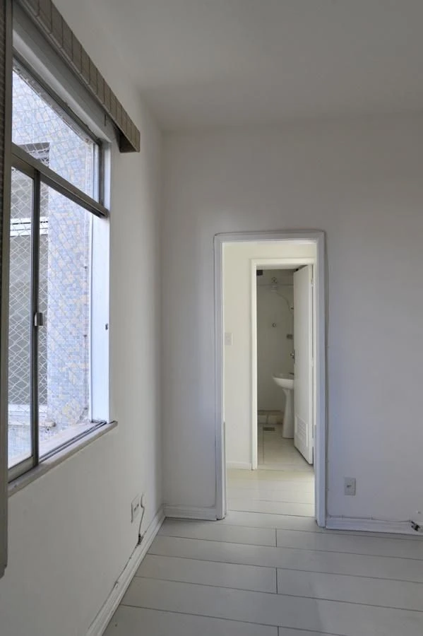 Wood or laminate floors in a 2-bedroom apartment, 54 m² — photo 9