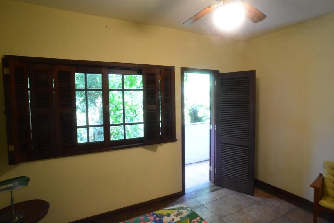 Casa mobiliada com 6 quartos e 5 suítes, com jardim — photo 41