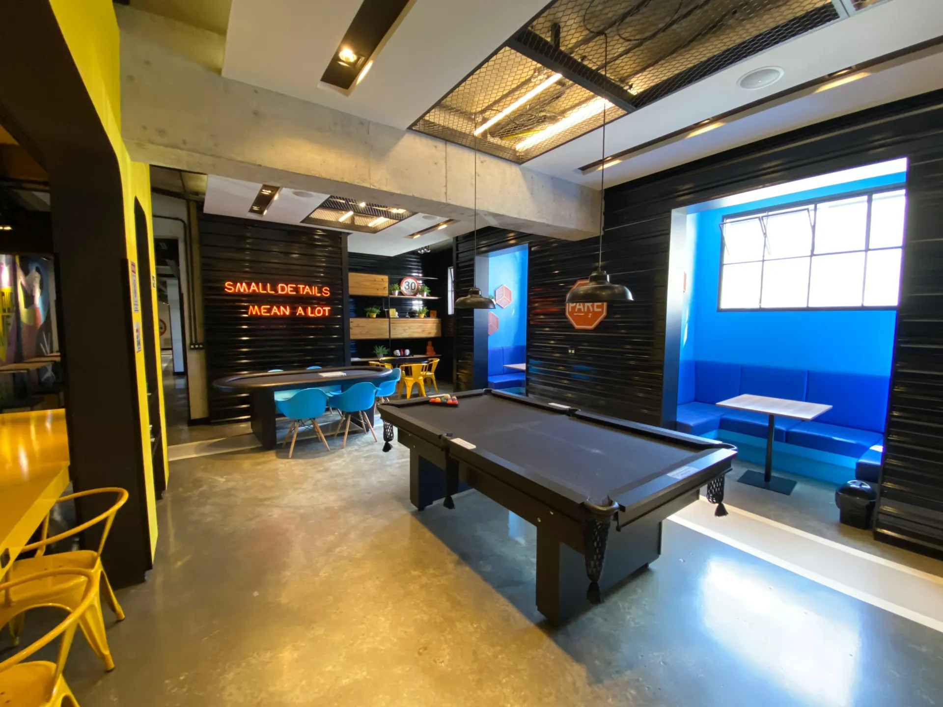 Studio in a building with a coworking space — photo 23