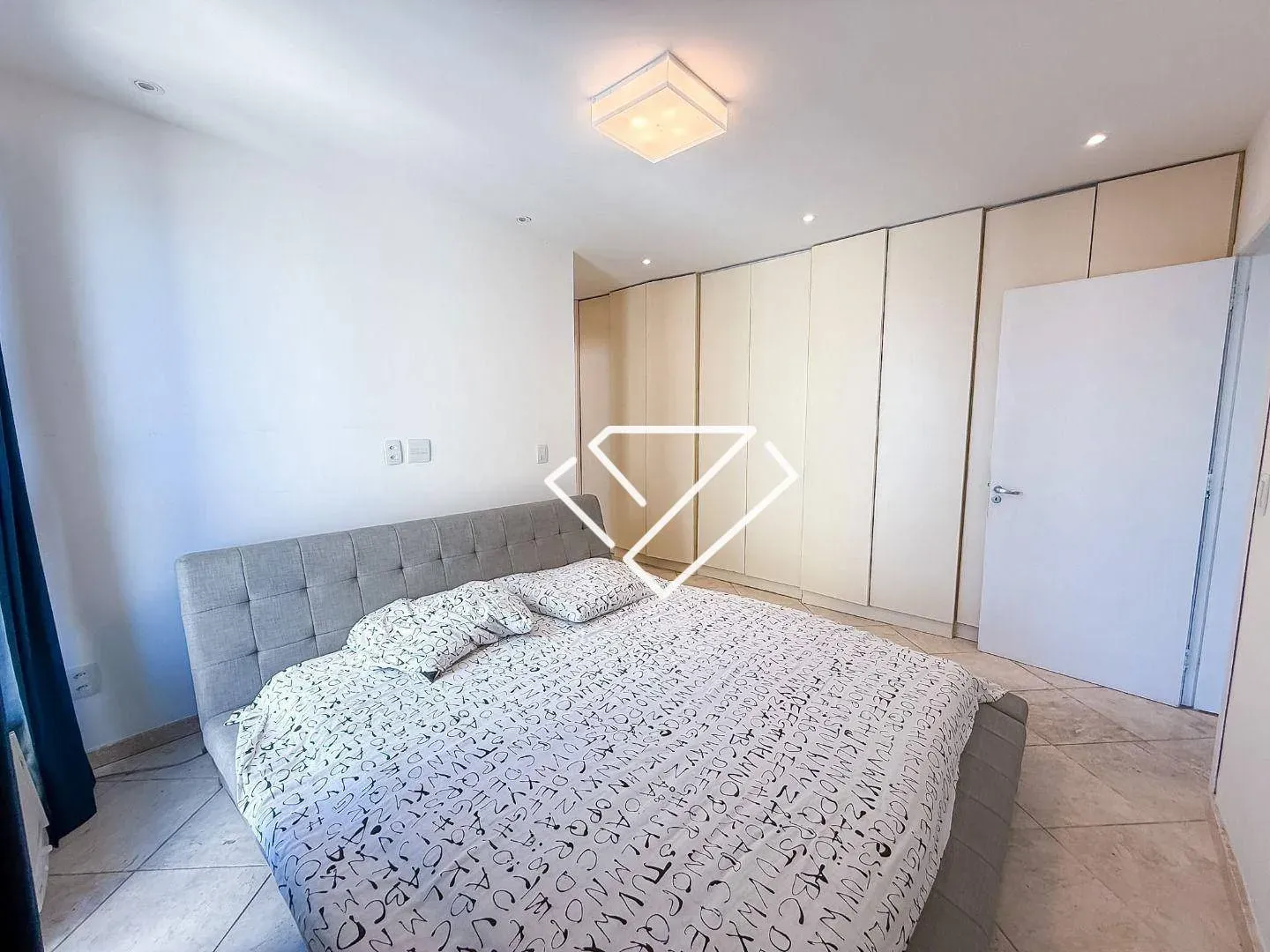 4-bedroom apartment with a separate kitchen and 250 m² — photo 28