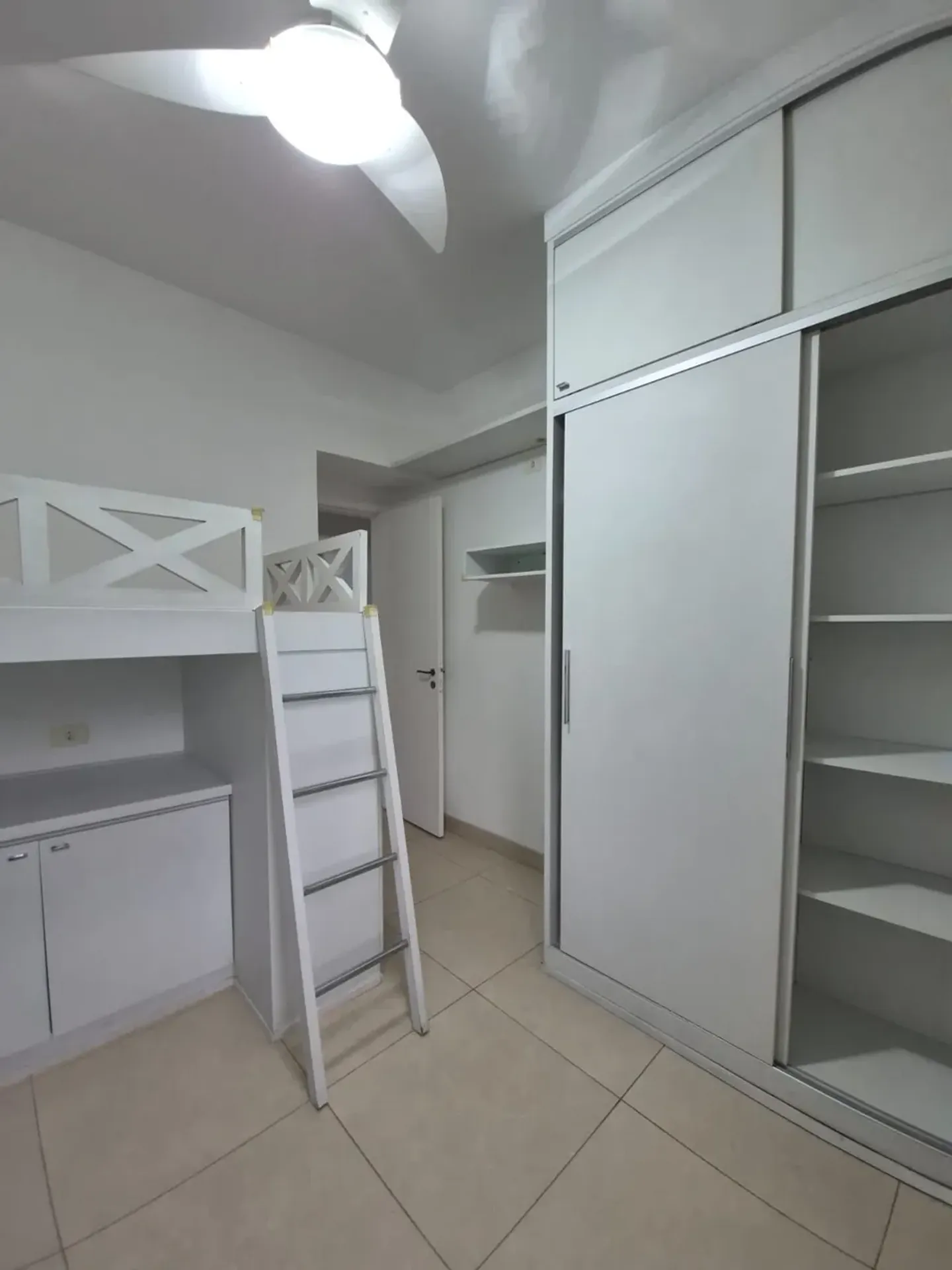 Home office in a 3-bedroom apartment, 140 m² — photo 17