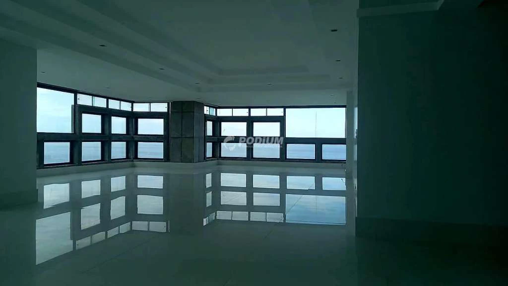 4-bedroom 315 m² apartment with separate kitchen — photo 22