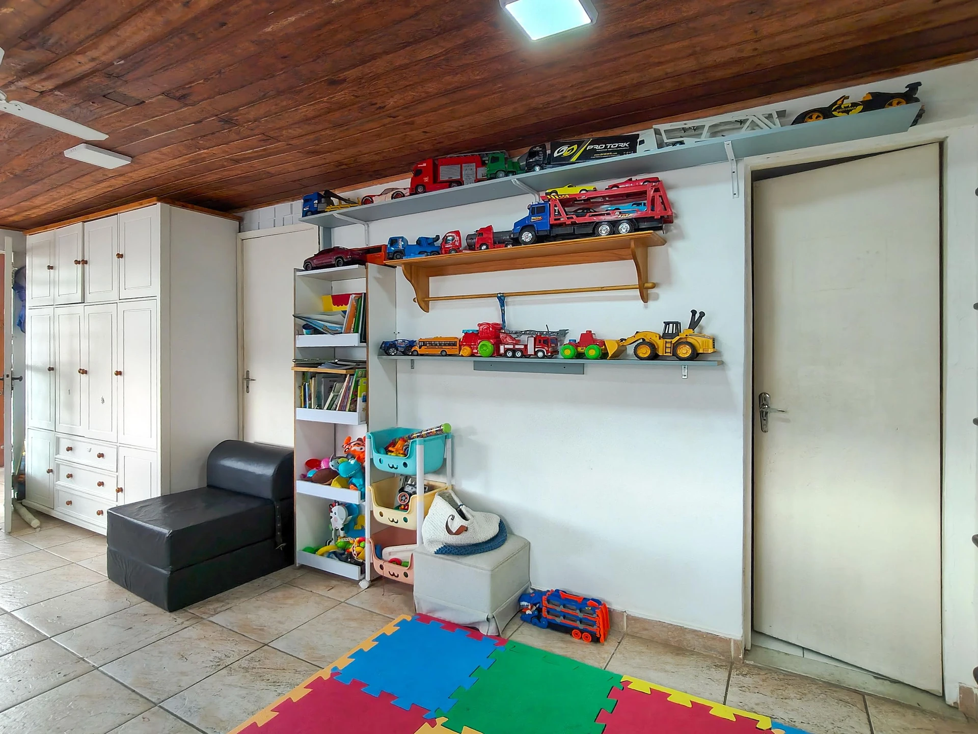 3-bedroom apartment with a mountain view in Rio de Janeiro — photo 41
