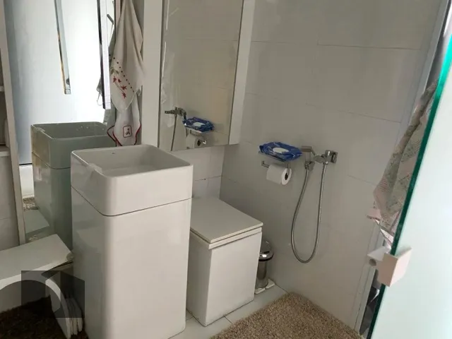 Apartment with a laundry area and 4 bedrooms — photo 20