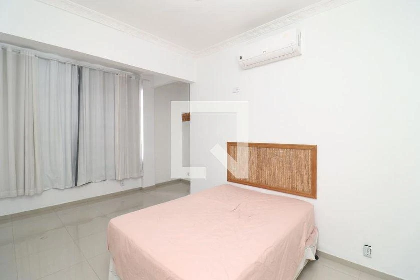 Home office in a 10-bedroom house, 747 m² — photo 9