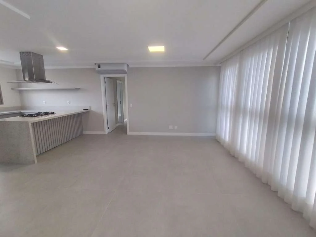 Apartamento com 3 suítes e cozinha integrada