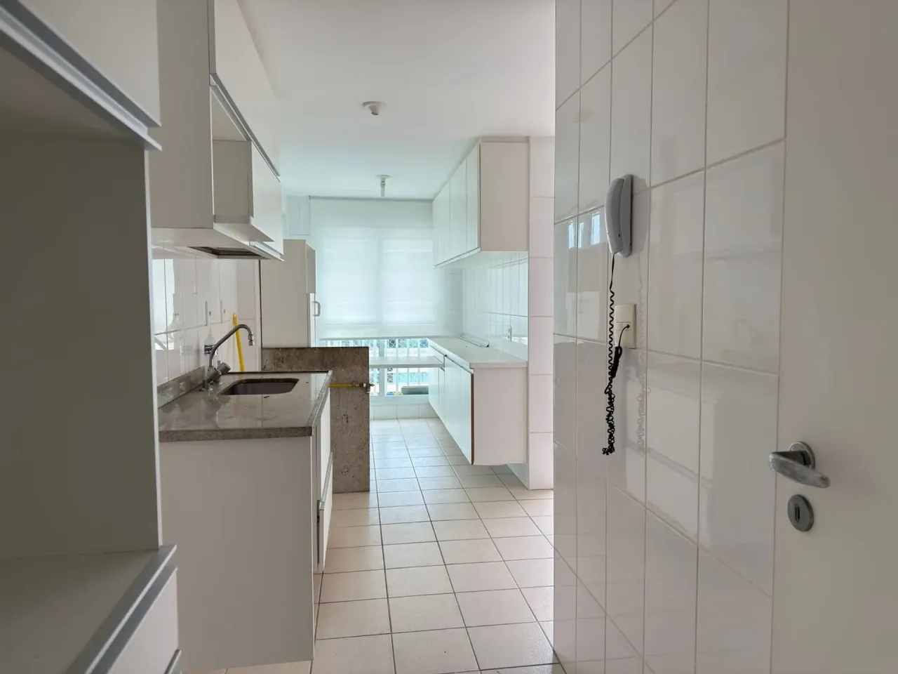 3-bedroom apartment in a building with a gym — photo 20