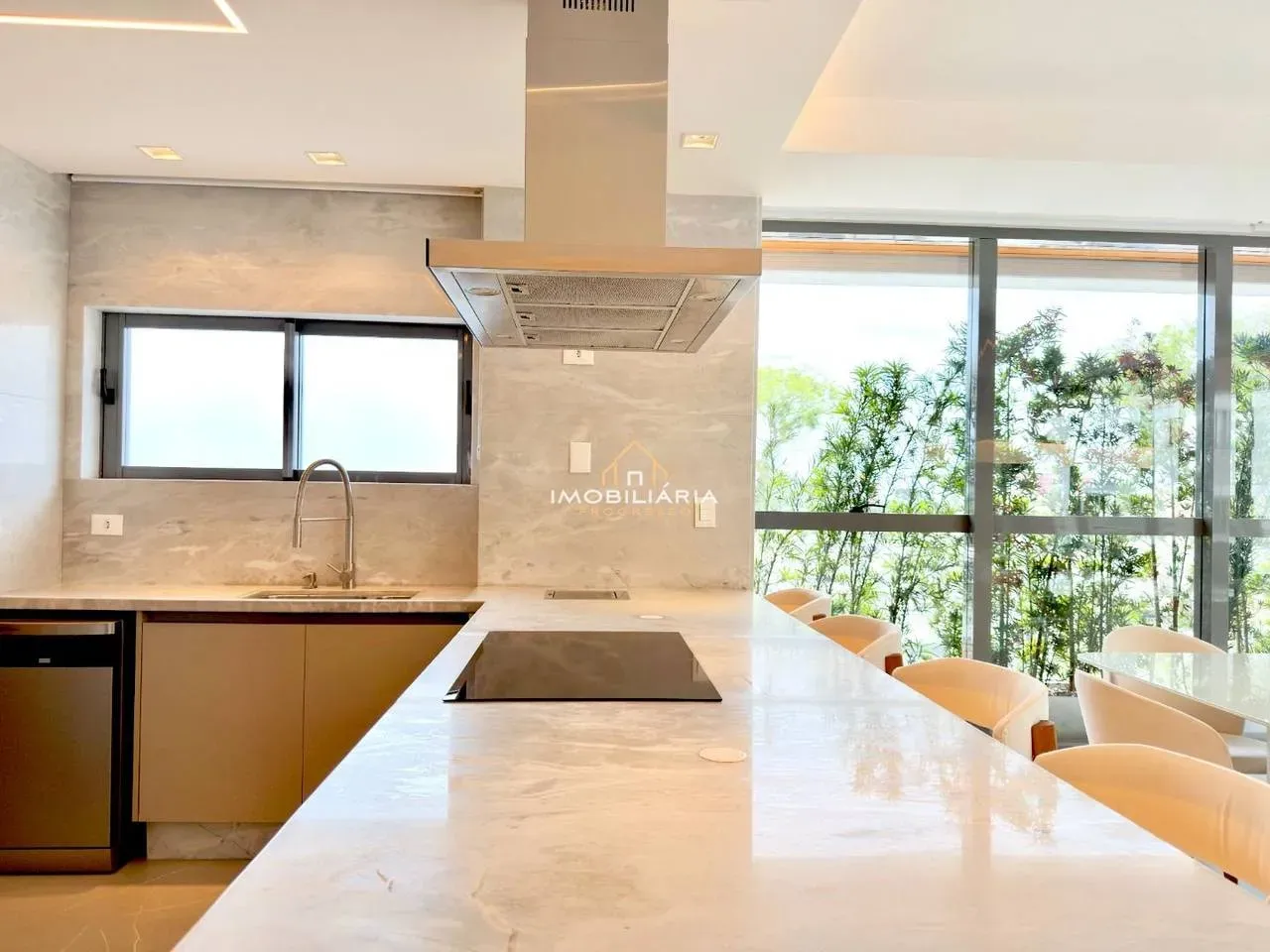 Furnished apartment, 153 m², with floor-to-ceiling windows — photo 20