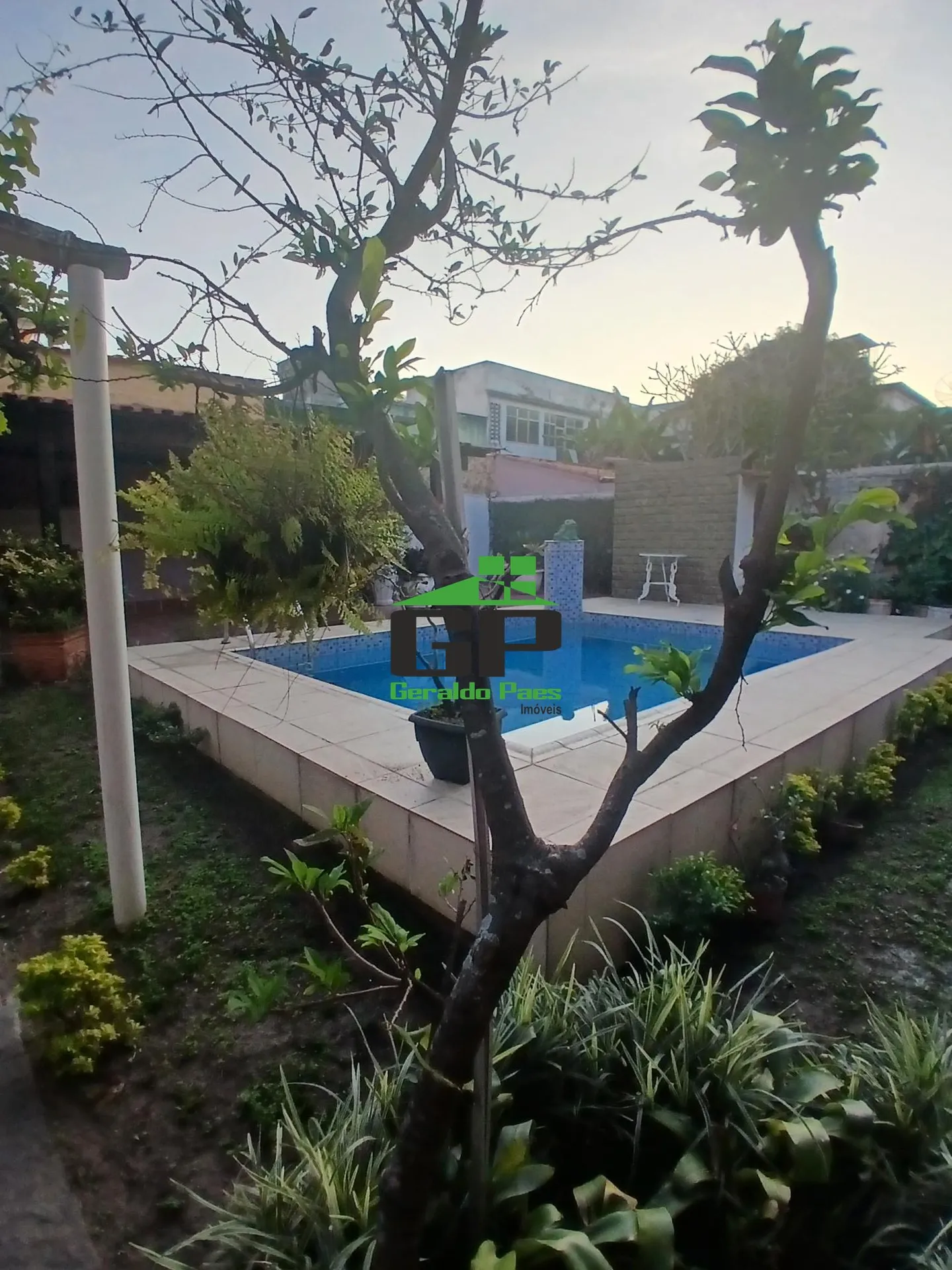 Casa de 349 m² com varanda gourmet e jardim — photo 29