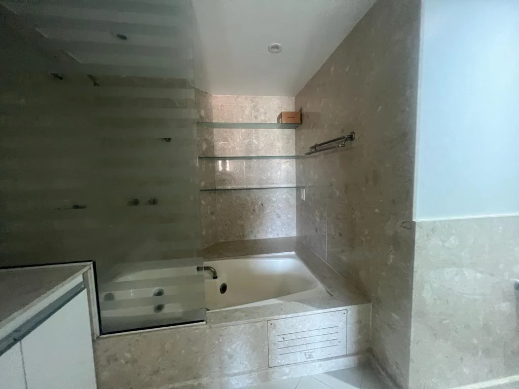 200 m² duplex apartment with 3 bedrooms and 6 bathrooms — photo 34