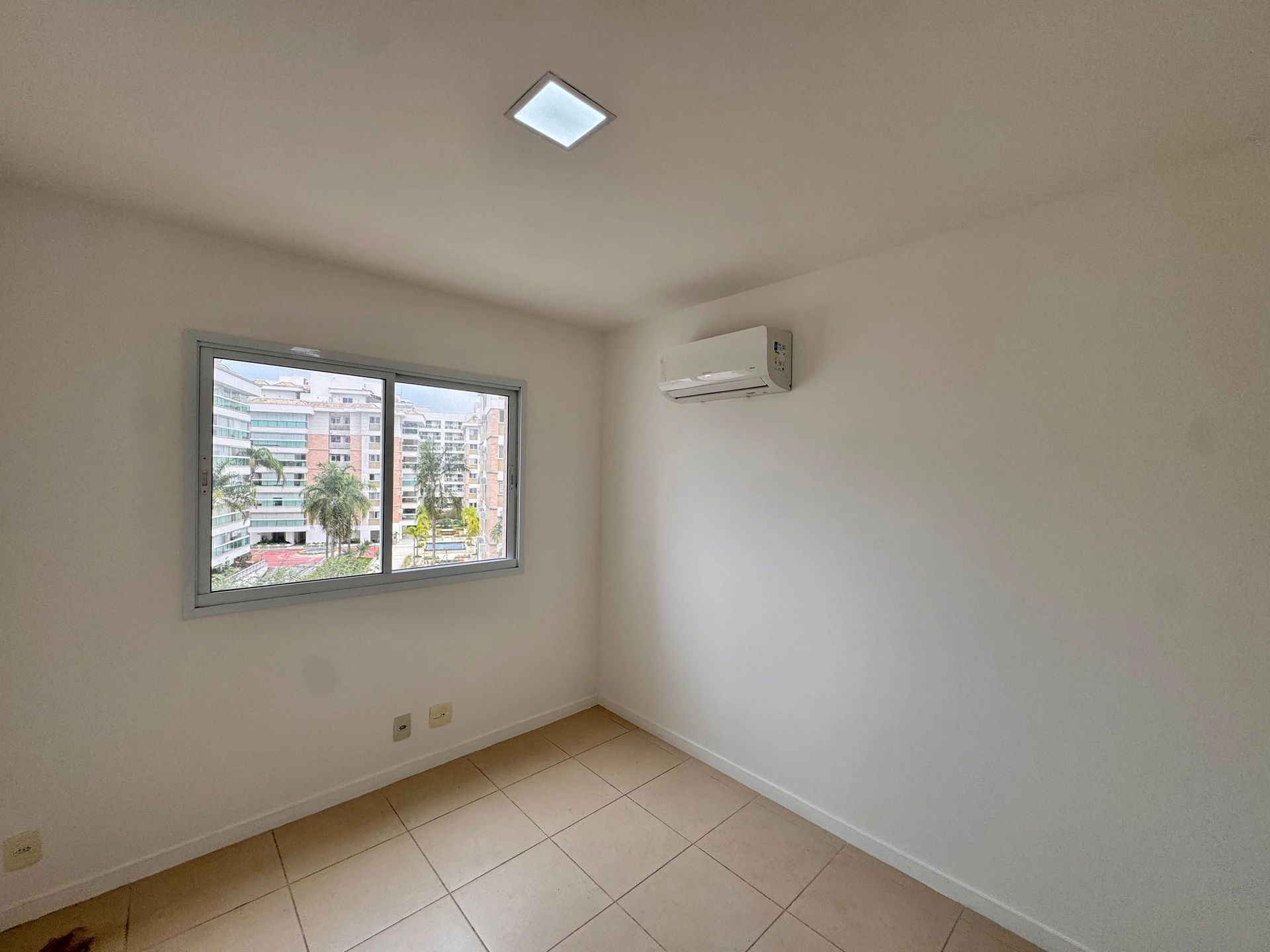 Furnished apartment, 158 m², with a water view — photo 31