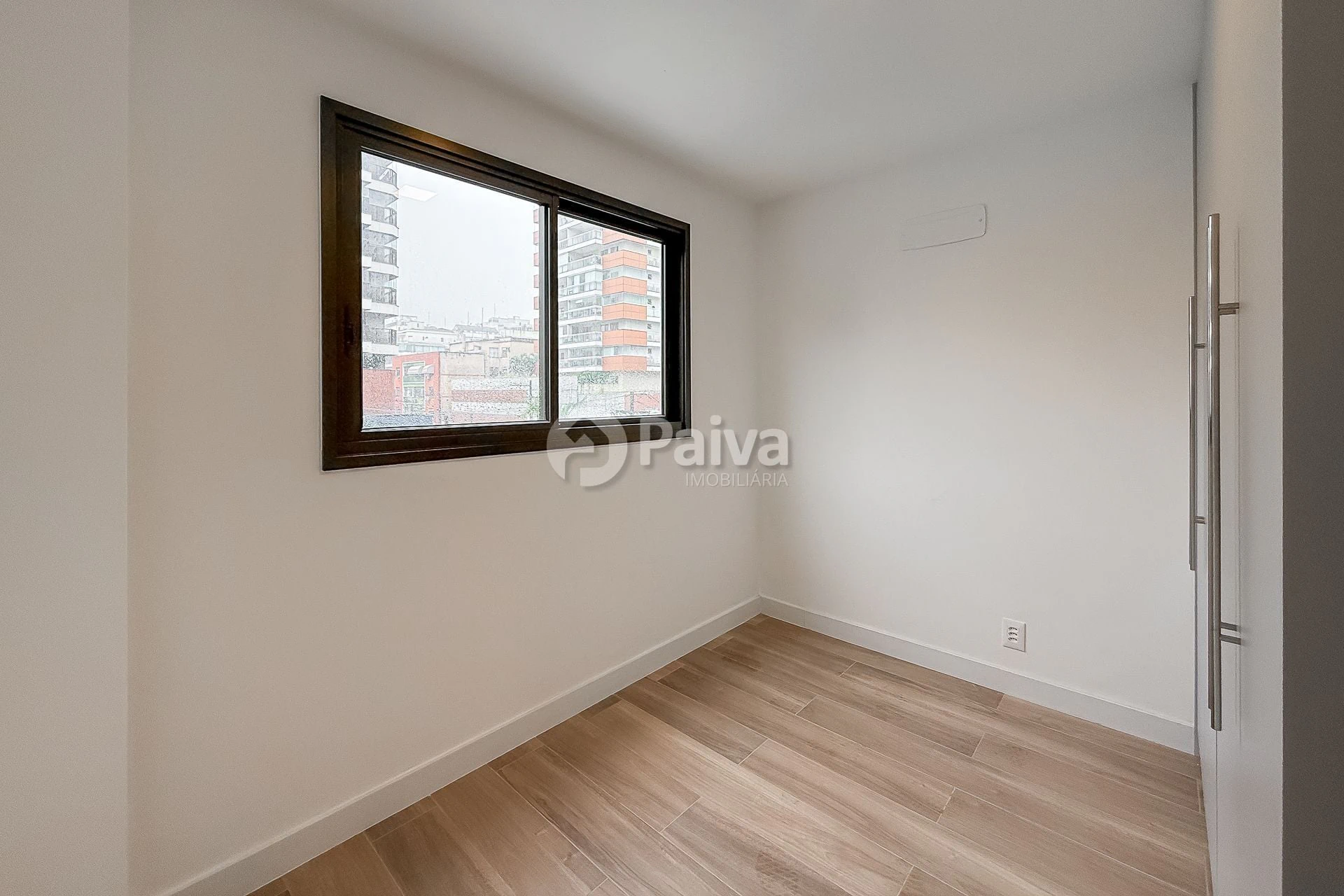 3-bedroom apartment with a grill on the balcony — photo 16