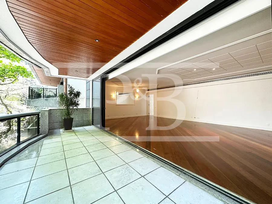 300 m² apartment with 4 bedrooms and 4 parking spots — photo 16