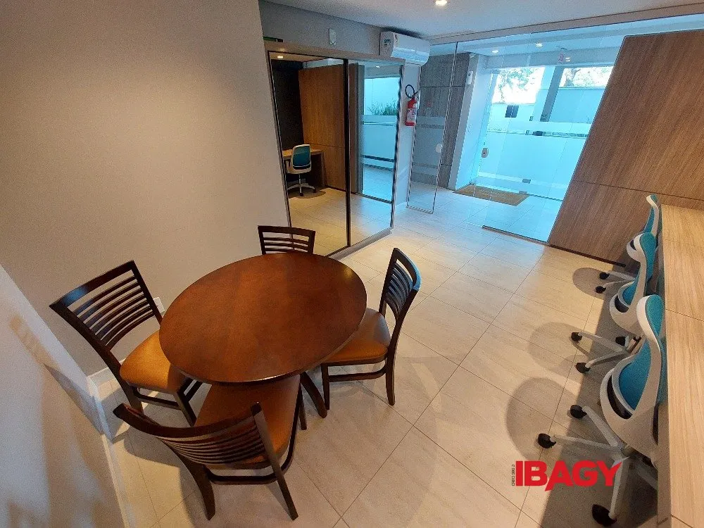 Balcony with a grill in a one-bedroom apartment, 39 m² — photo 10