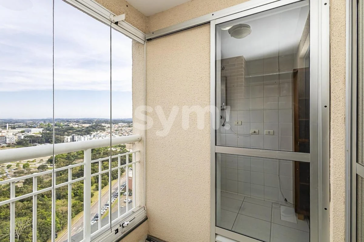 Balcony with a grill in a 3-bedroom apartment, 71 m² — photo 4