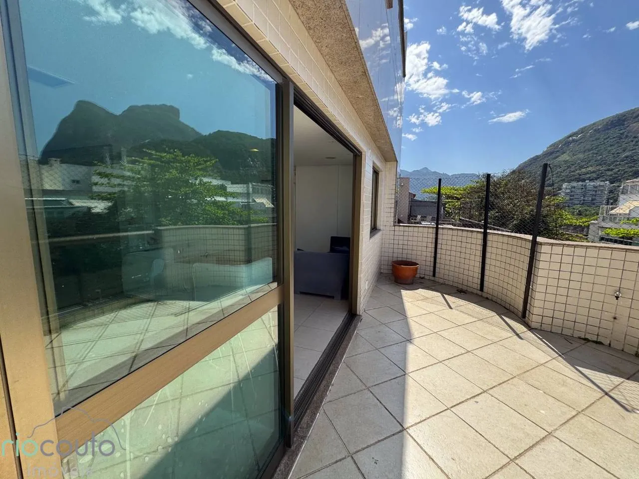 Duplex penthouse with 3 bedrooms and 291 m² terrace — photo 2