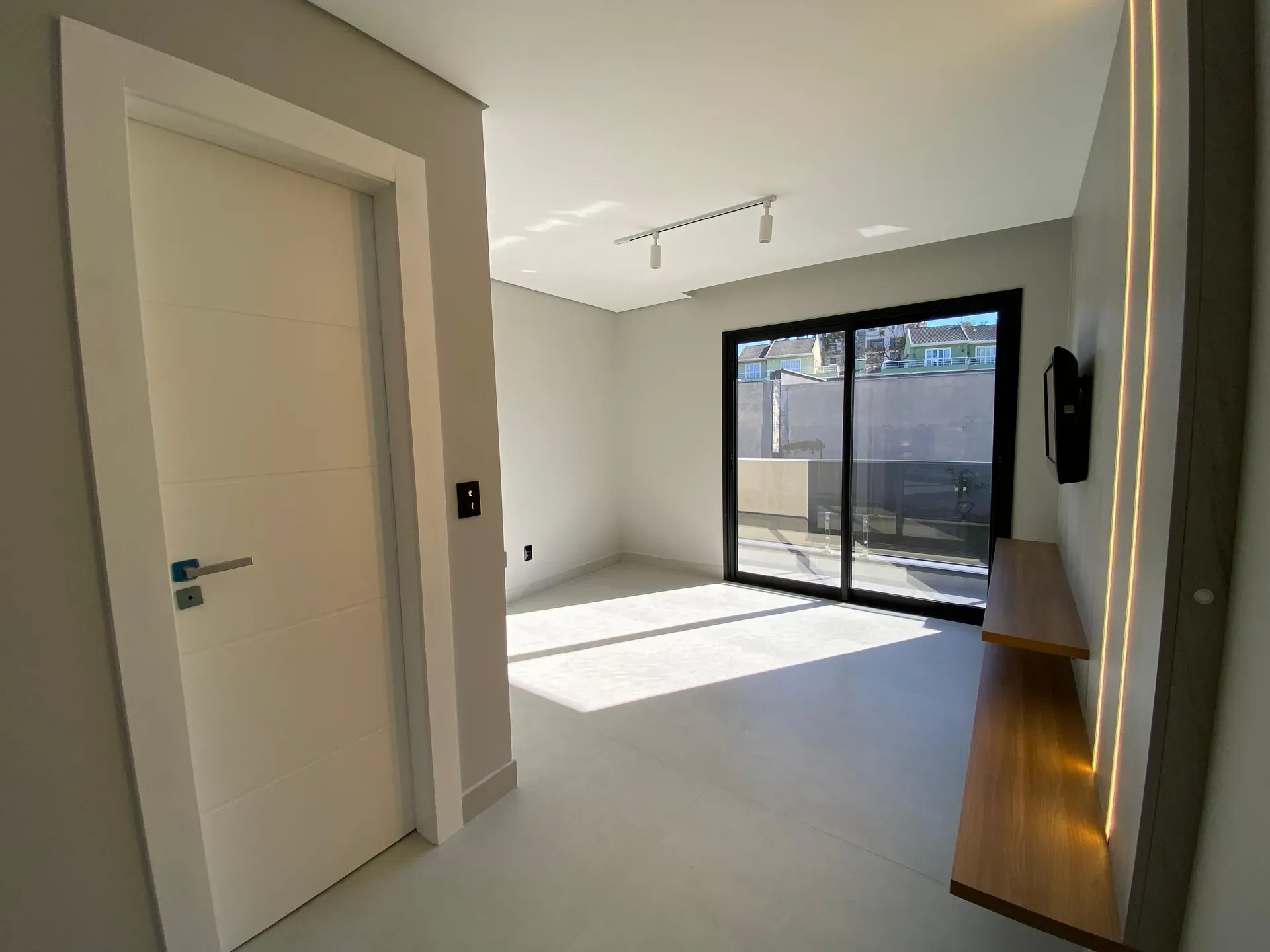 House in a gated community with 3 bedrooms and 5 baths — photo 25