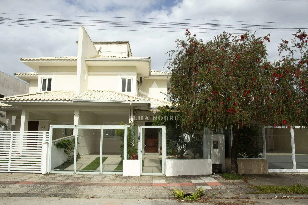 Balcony with a grill in a 3-bedroom house, 129 m² — photo 7
