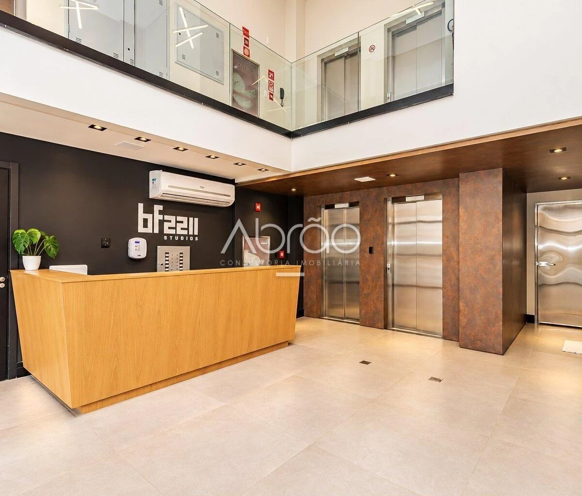 Studio mobiliado, 28 m², com janelas do piso ao teto — photo 10