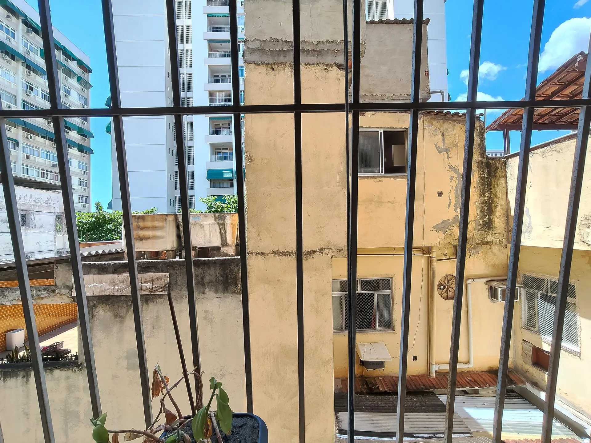 Furnished 3-bedroom apartment with 2 bathrooms — photo 53