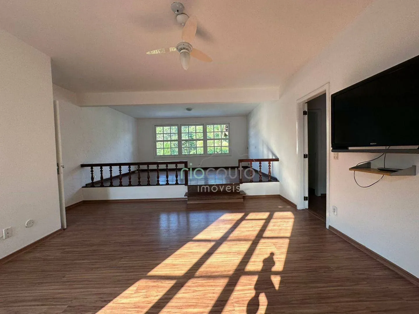 Casa com 5 quartos, 990 m² e 2 vagas, perto das janelas — photo 122