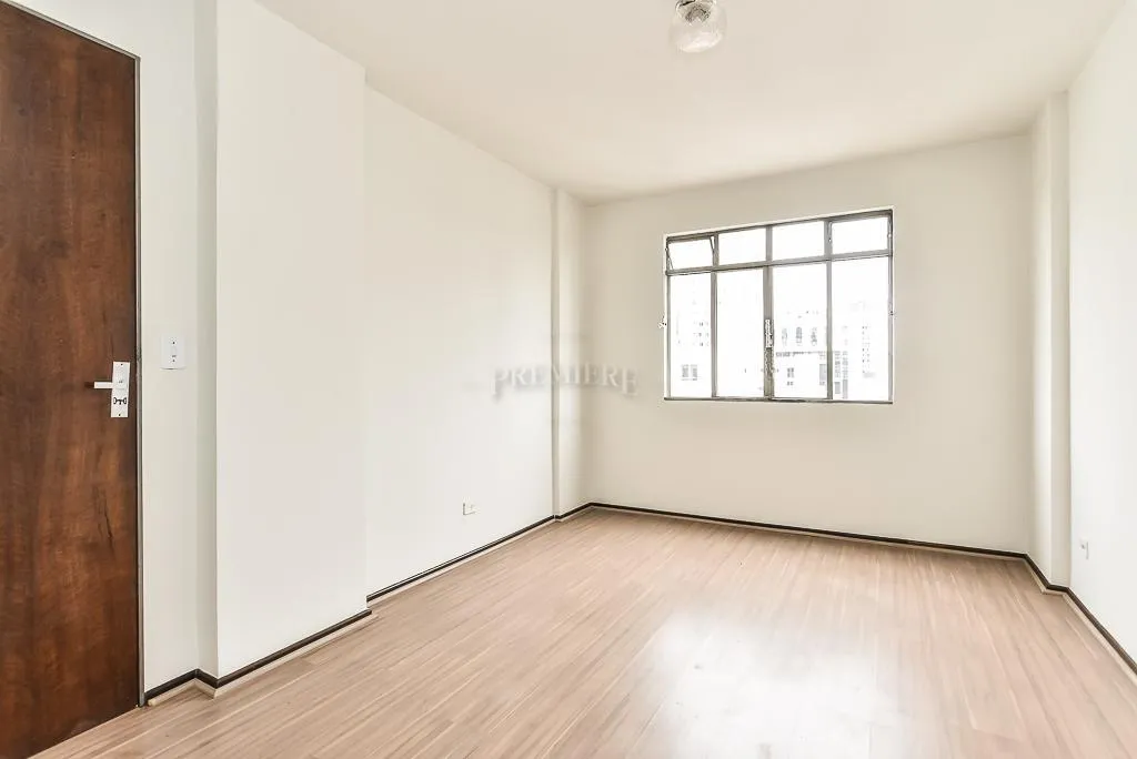 Apartment on the 21st floor with wood or laminate floors — photo 21