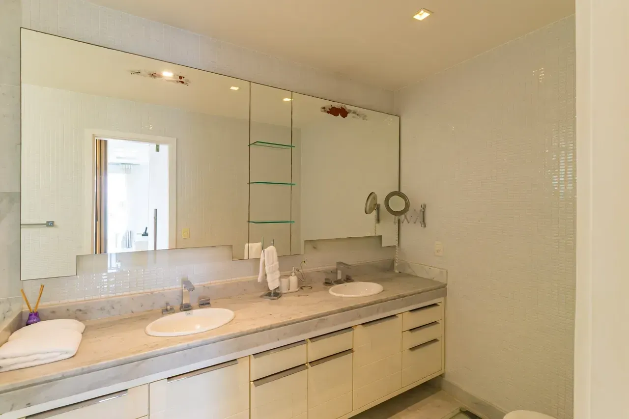 575 m² apartment with 4 en-suite bedrooms and 4 parking — photo 49